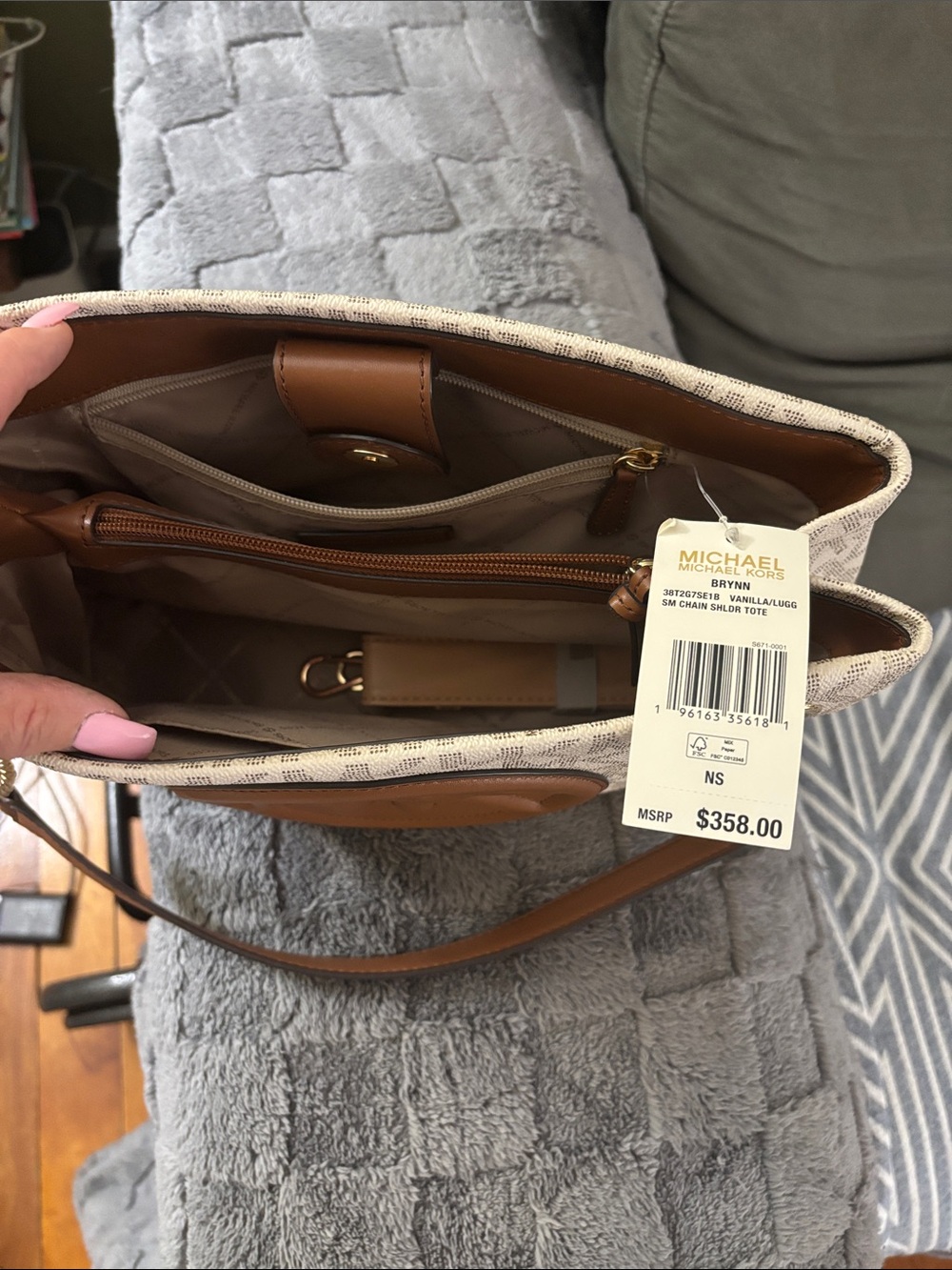 NWT Michael Kors Shoulder Bag comes with strap Reg. Price $358.00 - Picture 2 of 11